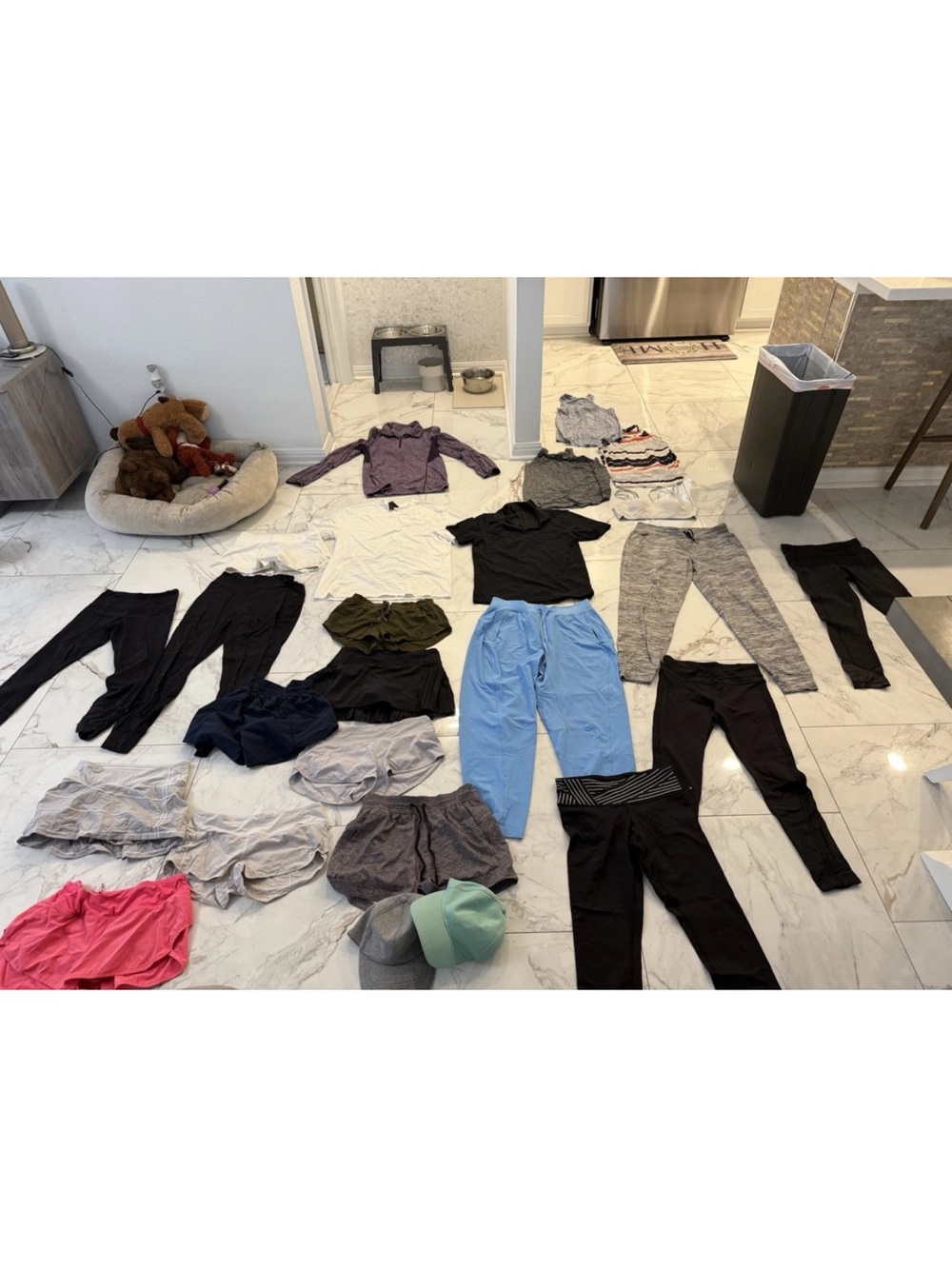 Mixed lot of lululemon, various sizes and styles 25 Pieces